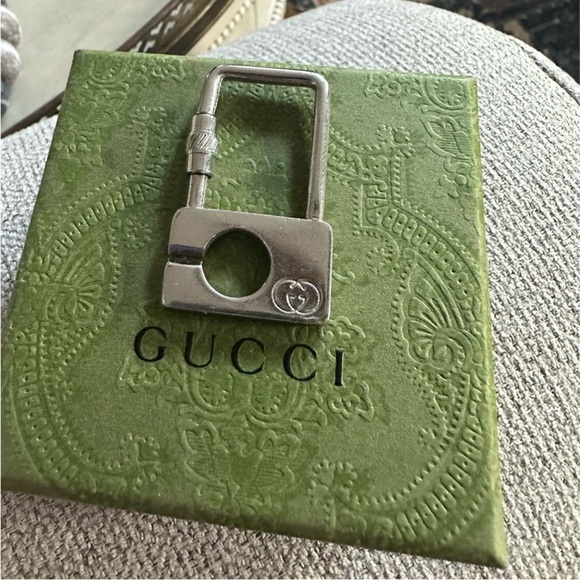 Gucci GG Logo Silver Padlock Keychain - Picture 1 of 8